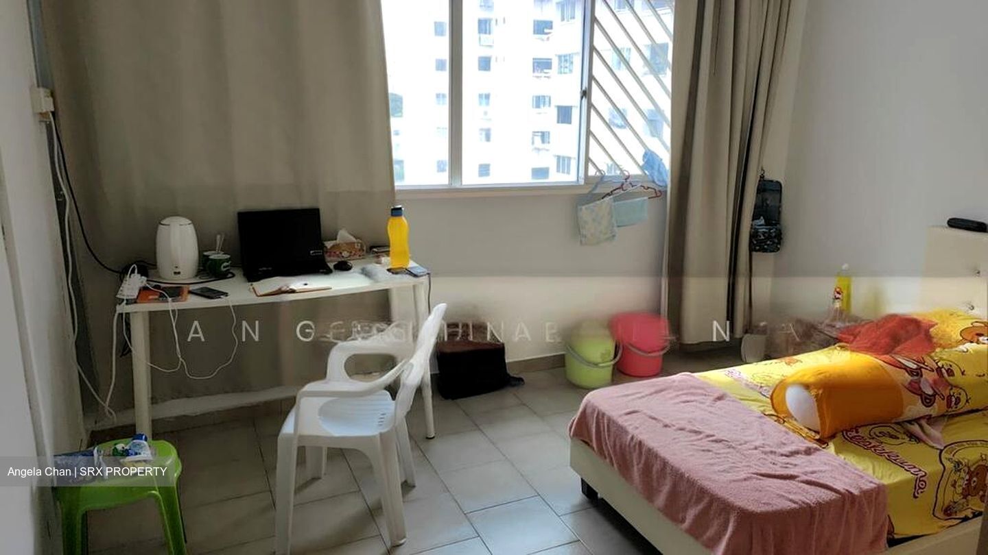 Blk 216 Jurong East Street 21 (Jurong East), HDB Executive #605500101